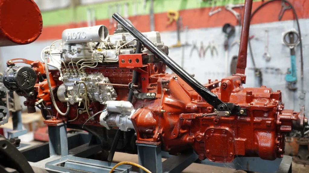 Mesin kapal diesel untuk tongkang dan kapal logistik hasil rekondisi total Berkah Diesel Indonesia, torsi kuat dan siap kerja dengan garansi 3 bulan.